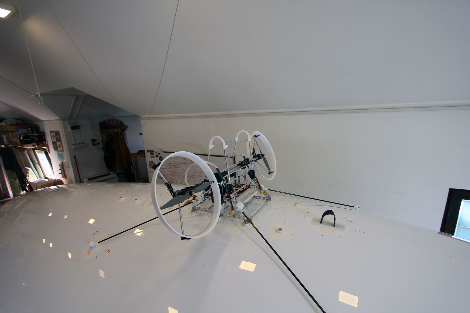 Gondola-with-carbon-tubes-to-fix-the-position